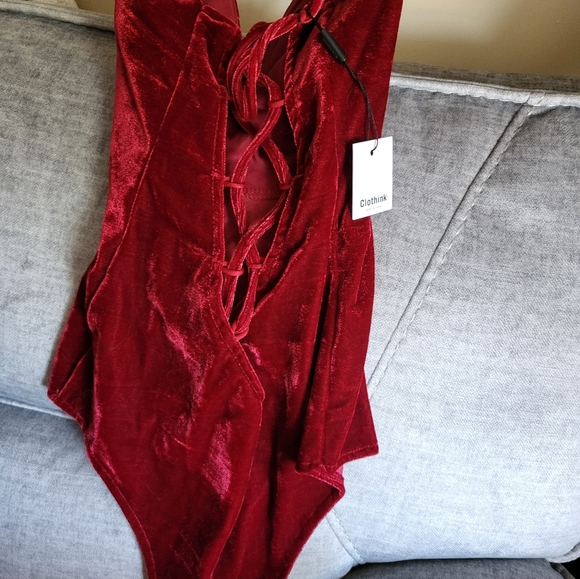 Chic Red Velvet Bodysuit - Picture 4 of 4